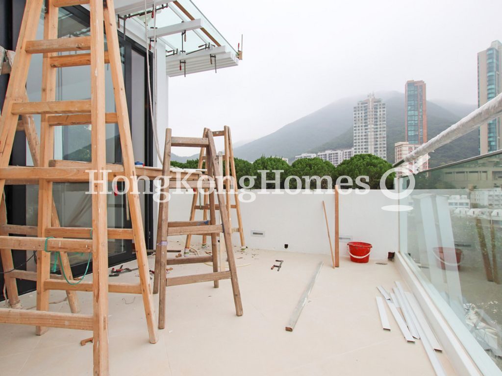 Balcony off Living and Dining Room — 淺水灣大廈 C座，淺水灣