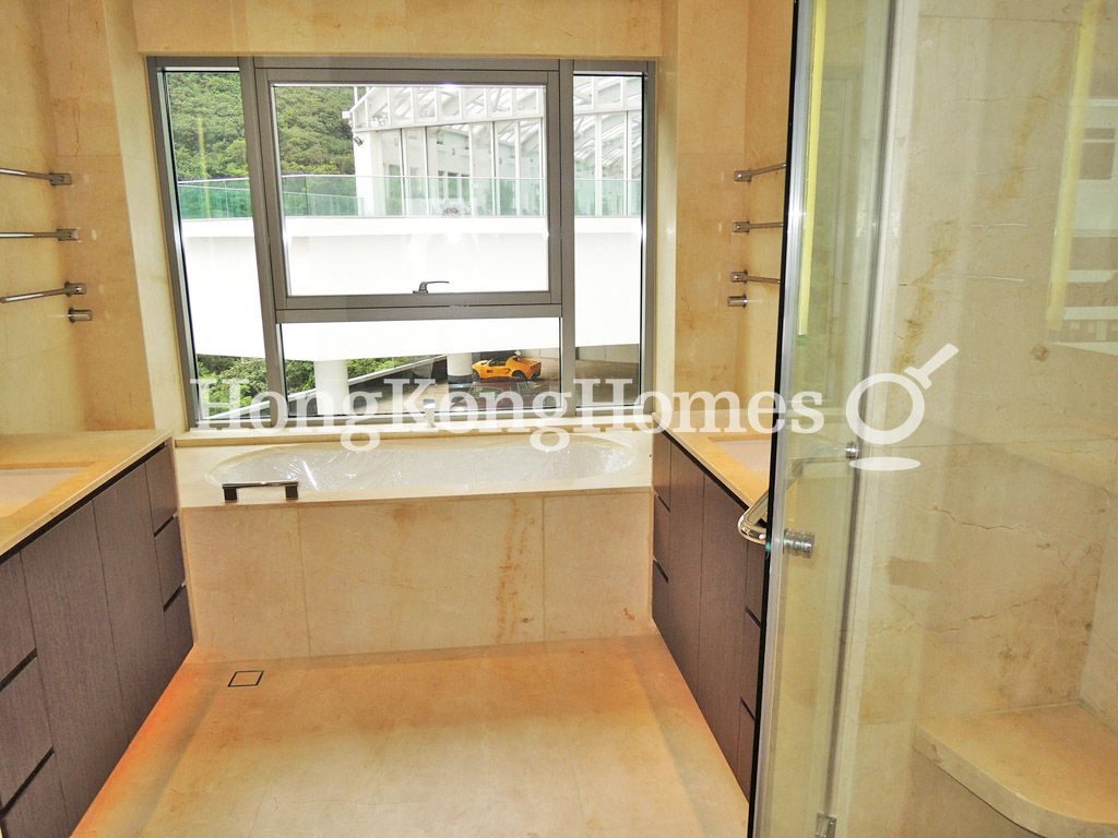 Master Bathroom — The Repulse Bay - de Ricou, Repulse Bay