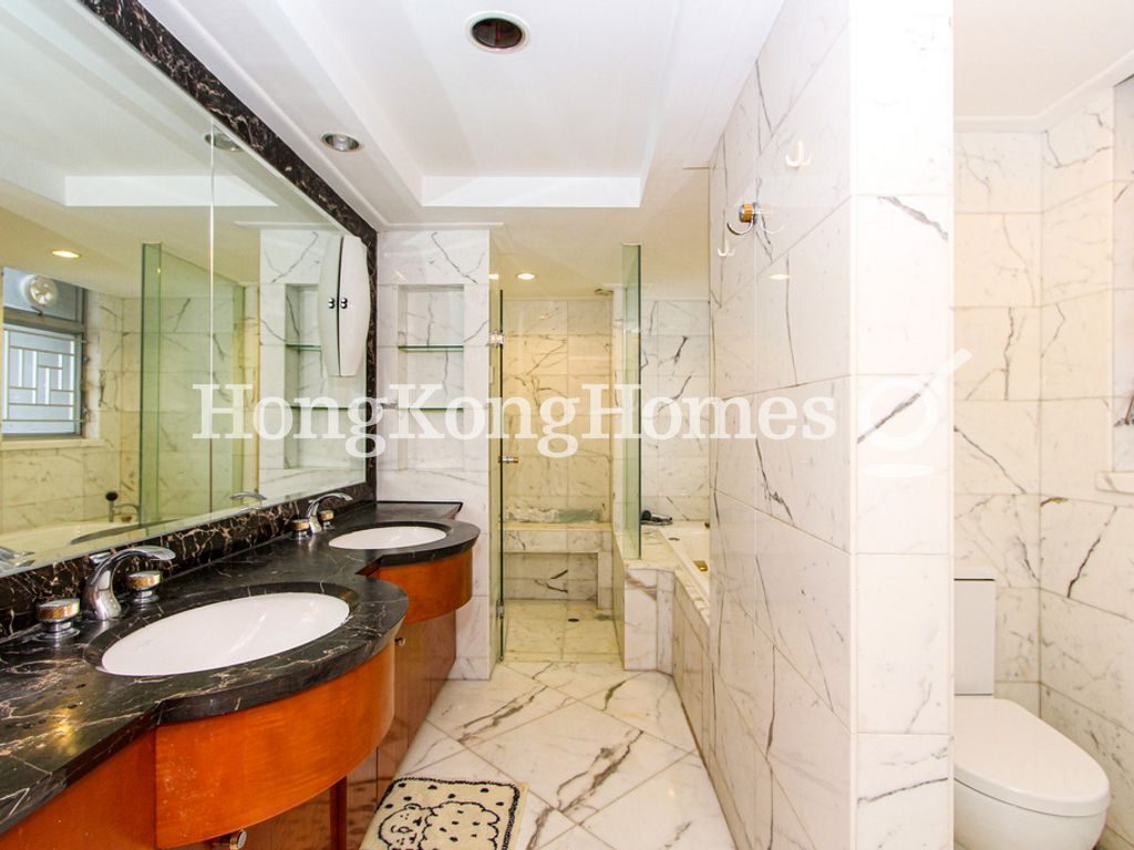 Master Bathroom — 漾日居 - 第05座，尖沙咀