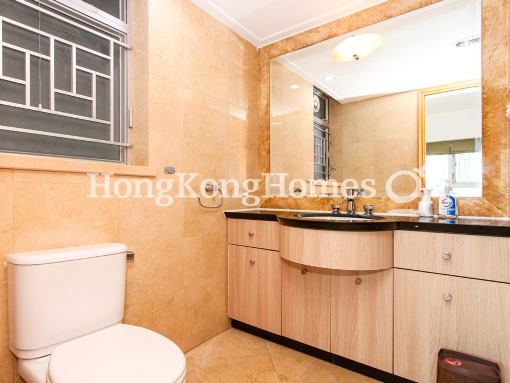 Second Ensuite Bathroom — 漾日居 - 第05座，尖沙咀