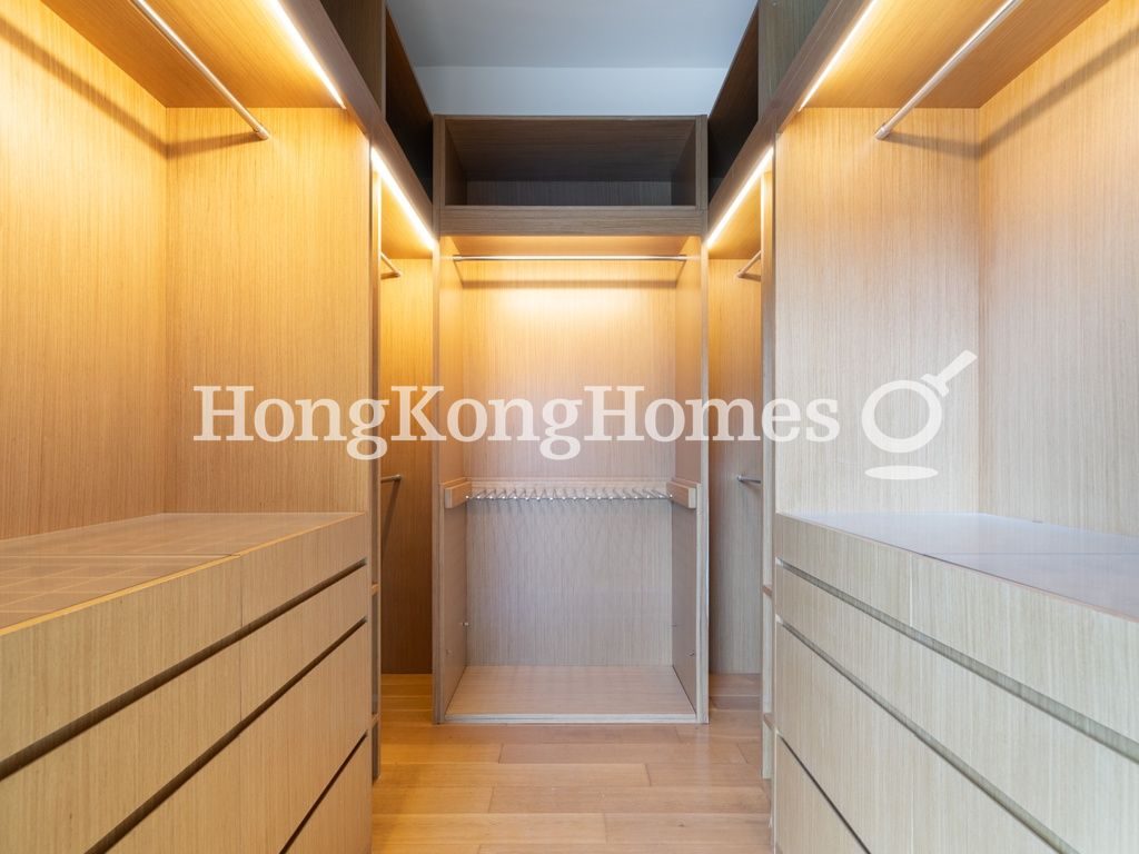 Walk-in Closet in Master Bedroom — 石澳山仔 4 號 (安利花園)，石澳