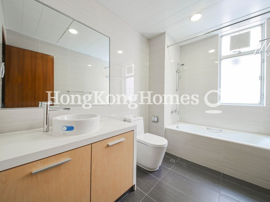 Guest Bathroom — 紅山半島 松柏徑，大潭