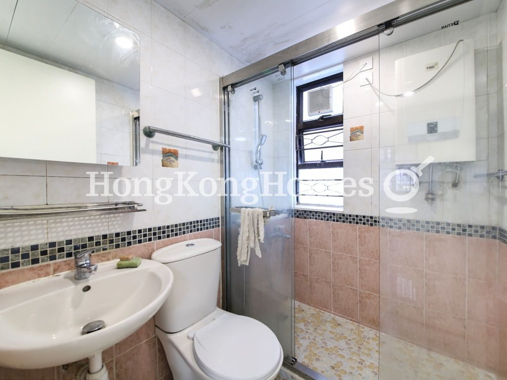 Guest Bathroom — 好景洋樓，西半山