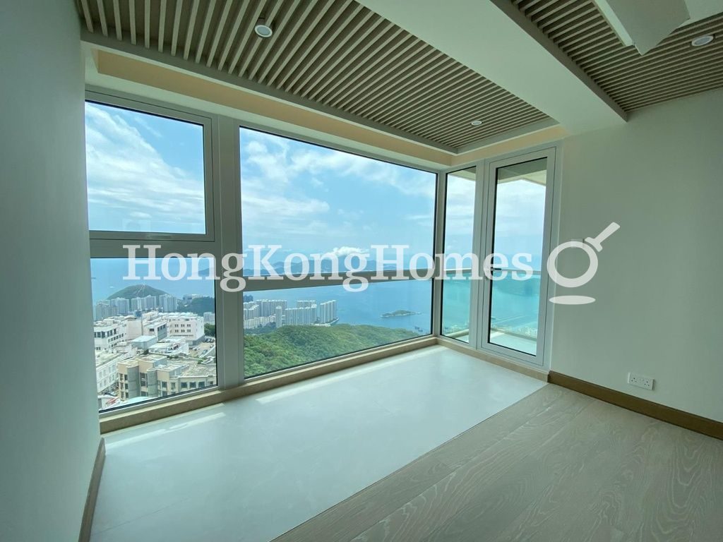 客廳 — 七重天大廈，山頂