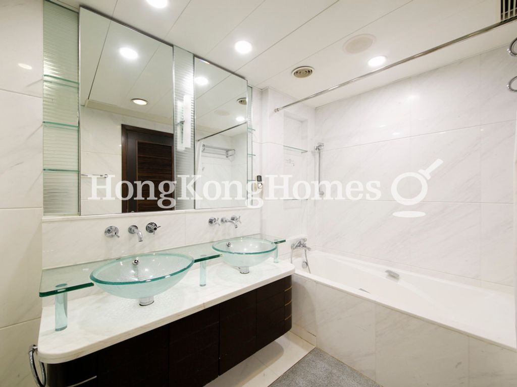 Master Bathroom — 君臨天下 3座，尖沙咀
