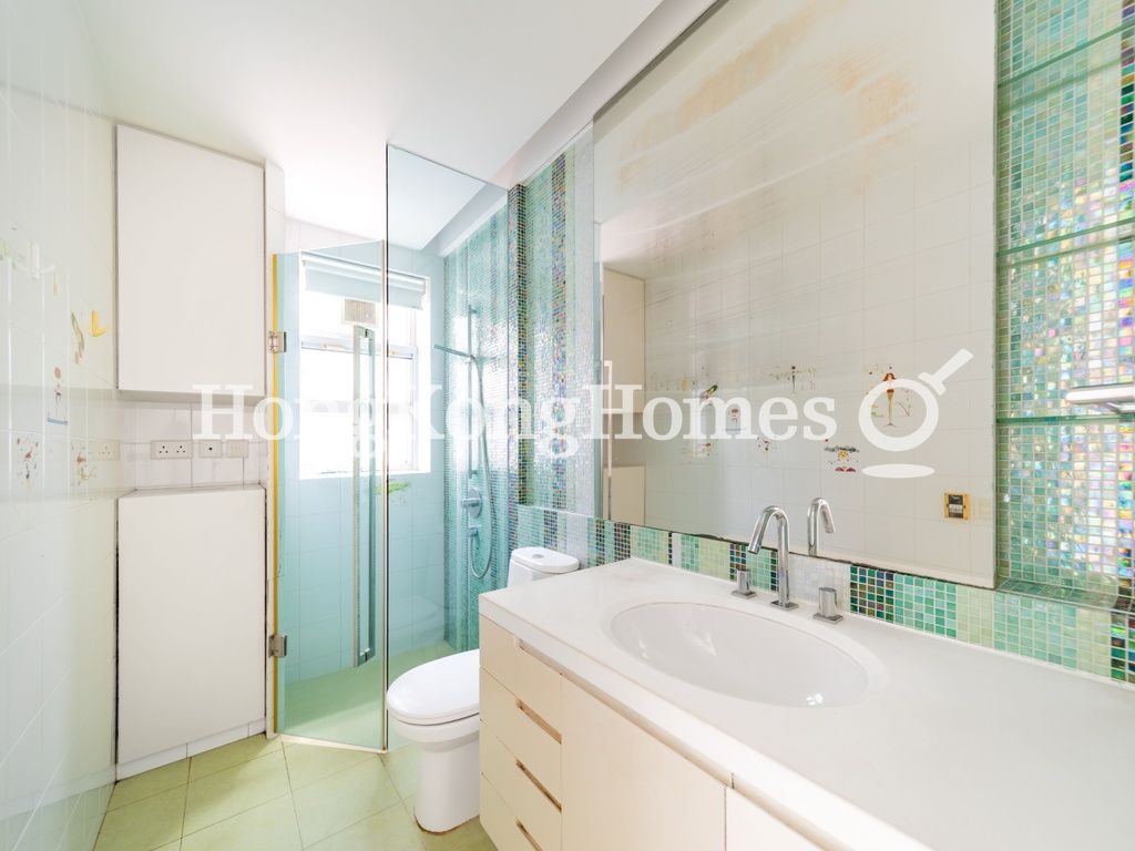 Second Ensuite Bathroom — The Mayfair, Mid-levels Central