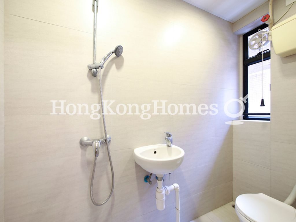 Maid's Washroom — 帝景園 - 第01座，中半山