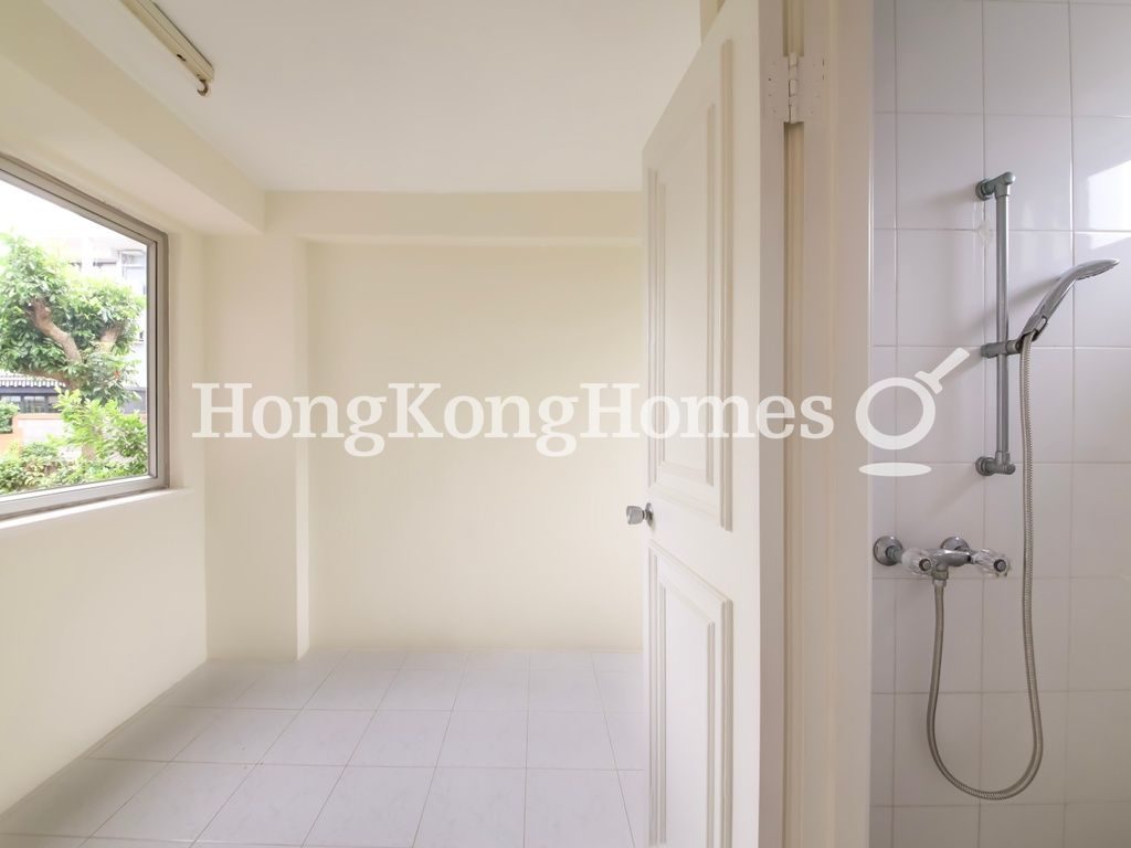 Maid's Room and washroom — 喜蓮花園 D座，赤柱