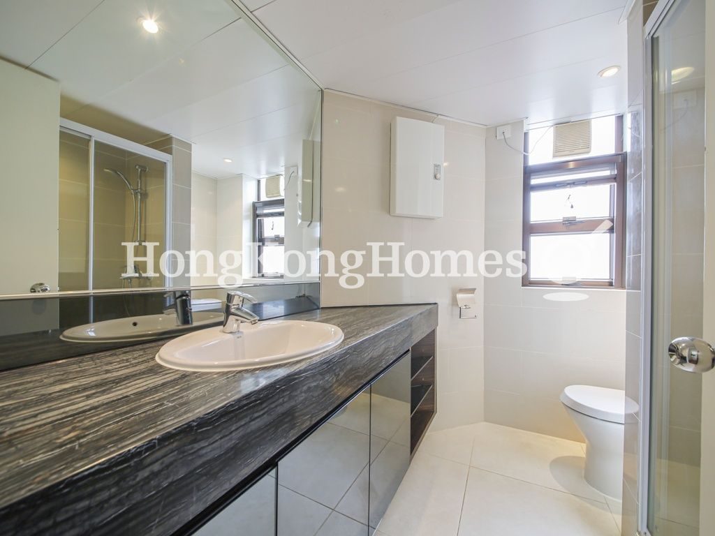 Fourth Ensuite Bathroom — 恒安閣，壽臣山
