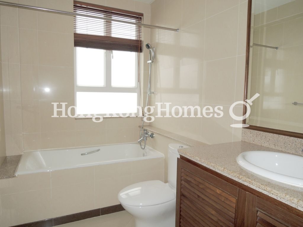 Guest Bathroom — 淺水灣大廈 A座，淺水灣