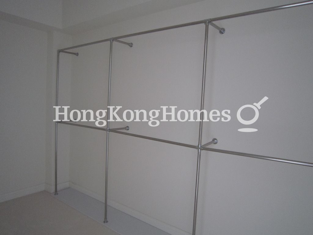 Walk-in Closet in Master Bedroom — 司徒拔道，東半山