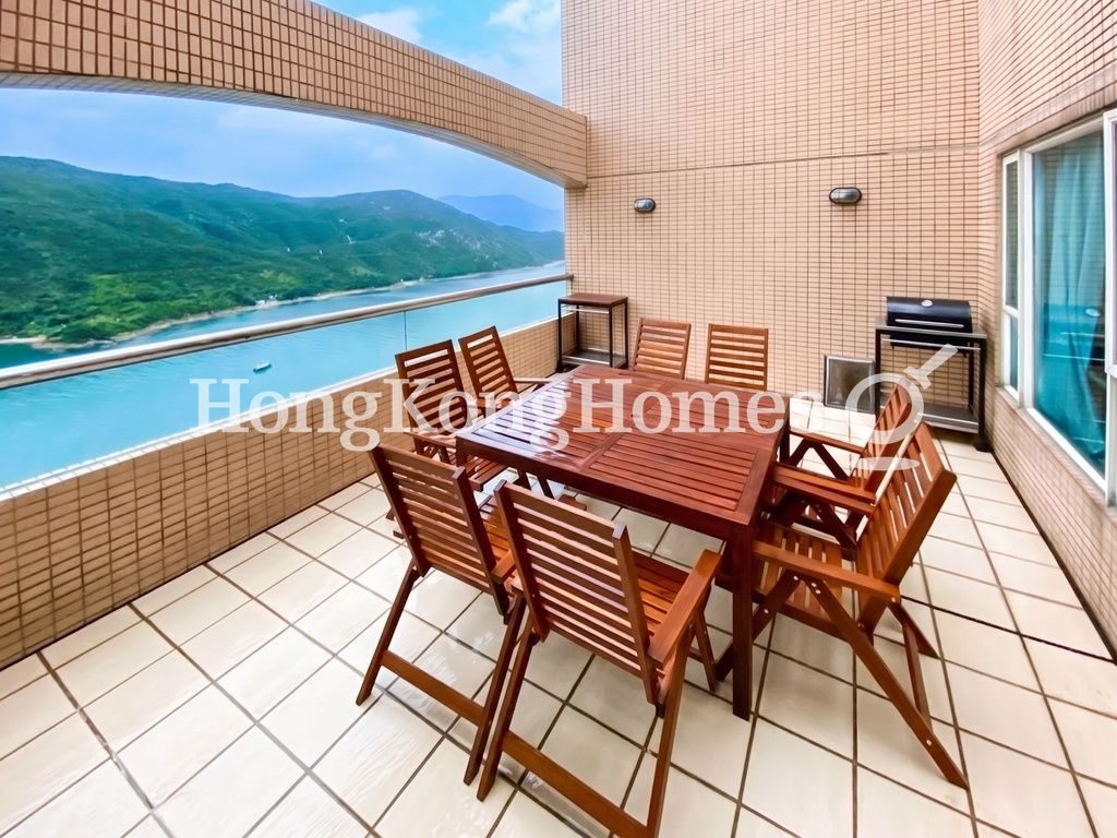 Private Terrace off Living Room — 紅山半島 - 第04座，大潭