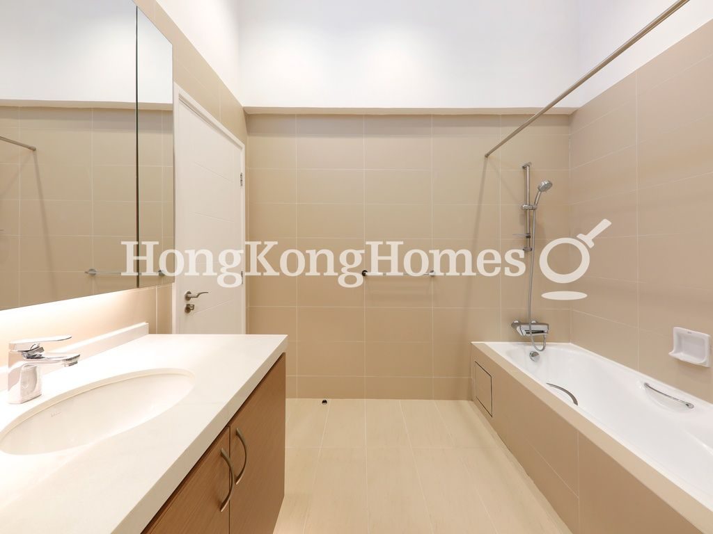 Guest Bathroom — Undercliff, The Peak
