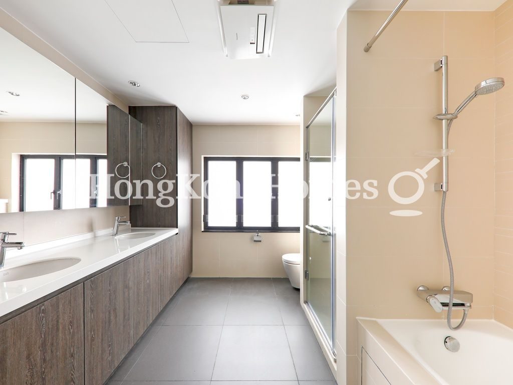 Master Bathroom — Undercliff, The Peak