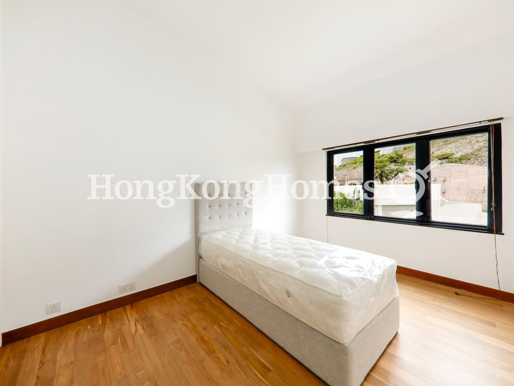 Third Bedroom — Undercliff, The Peak