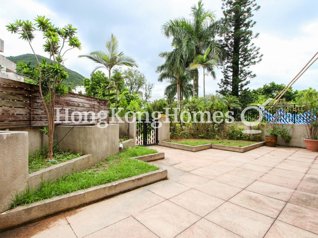 Private Garden off Living & Dining Room — 葆琳居，赤柱