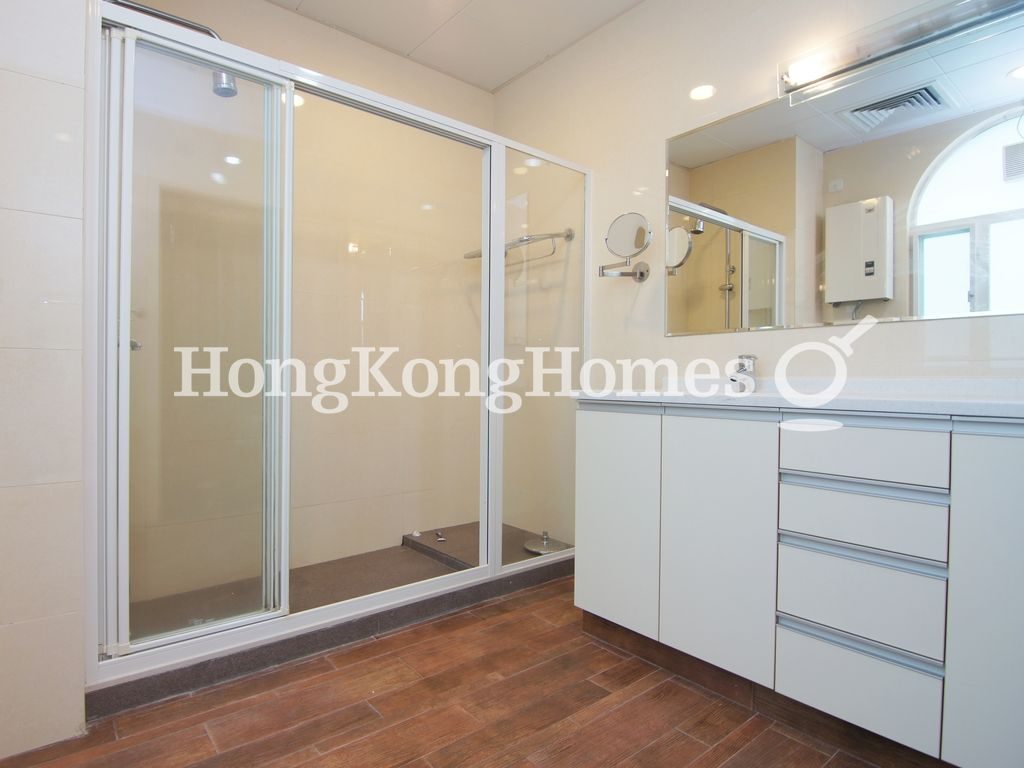 Master Bathroom — 靜修里 13 - 25 號，舂坎角