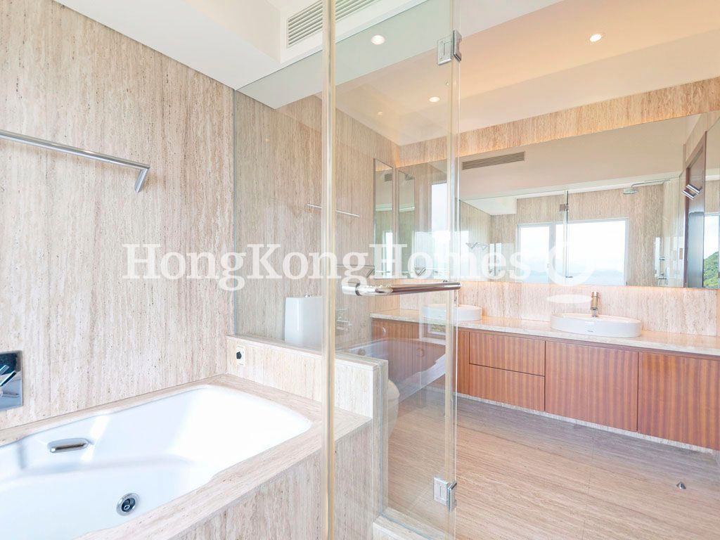 Master Bathroom — Horizon Lodge, Chung Hom Kok