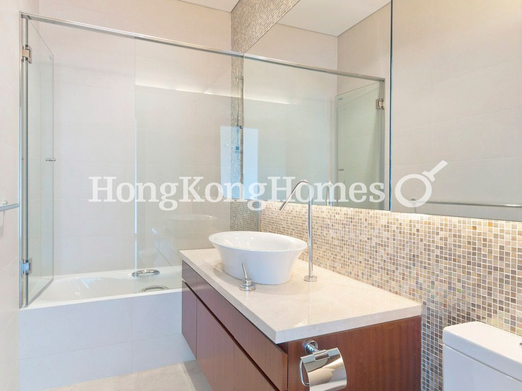 Second Ensuite Bathroom — Horizon Lodge, Chung Hom Kok