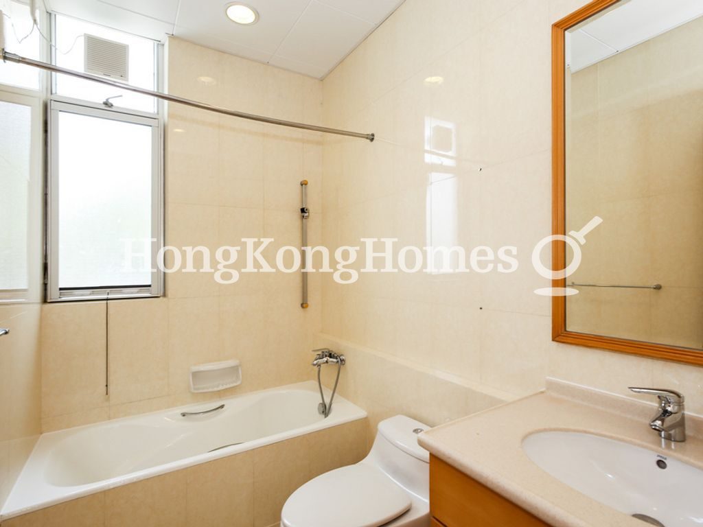 Second Ensuite Bathroom — The Redhill Peninsula - Cedar Drive, Tai Tam