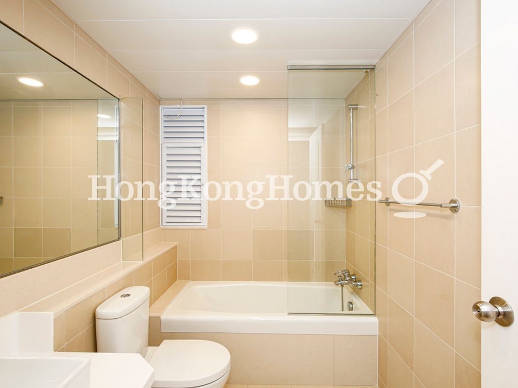 Guest Bathroom — 赫蘭道 9 號，舂坎角