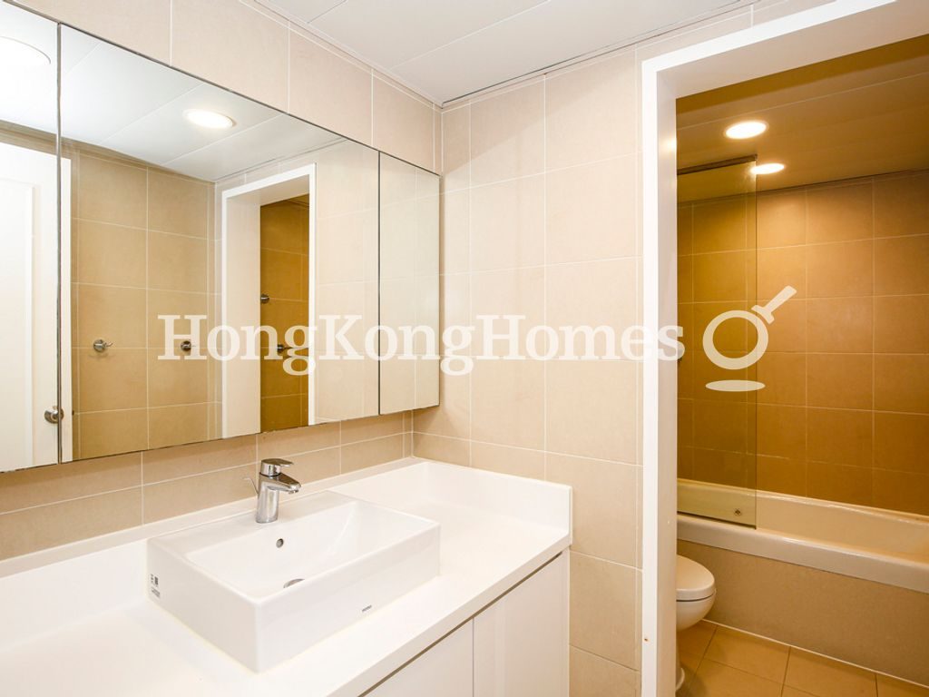 Guest Bathroom — 赫蘭道 9 號，舂坎角