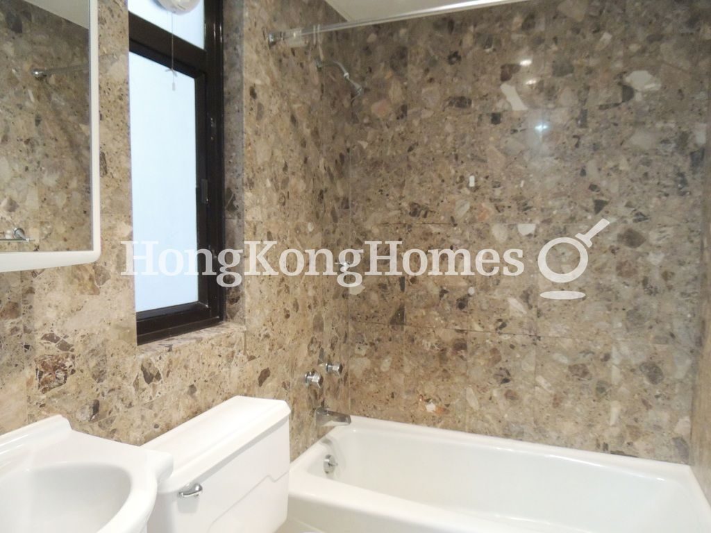 Guest Bathroom — 濱景園，淺水灣
