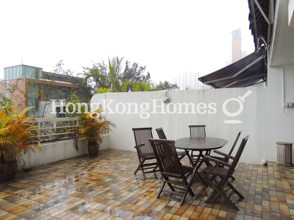 Private Terrace off Living Room — 濱景園，淺水灣