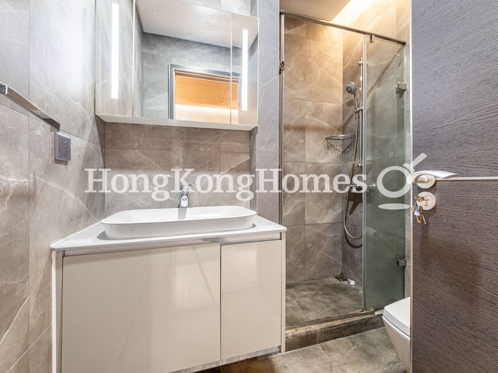 Guest Bathroom — Infinity (Peak Road, 8), The Peak
