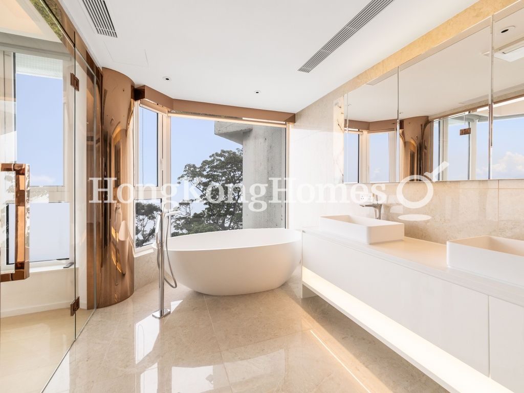 Master Bathroom — 加列山道29-33號，山頂