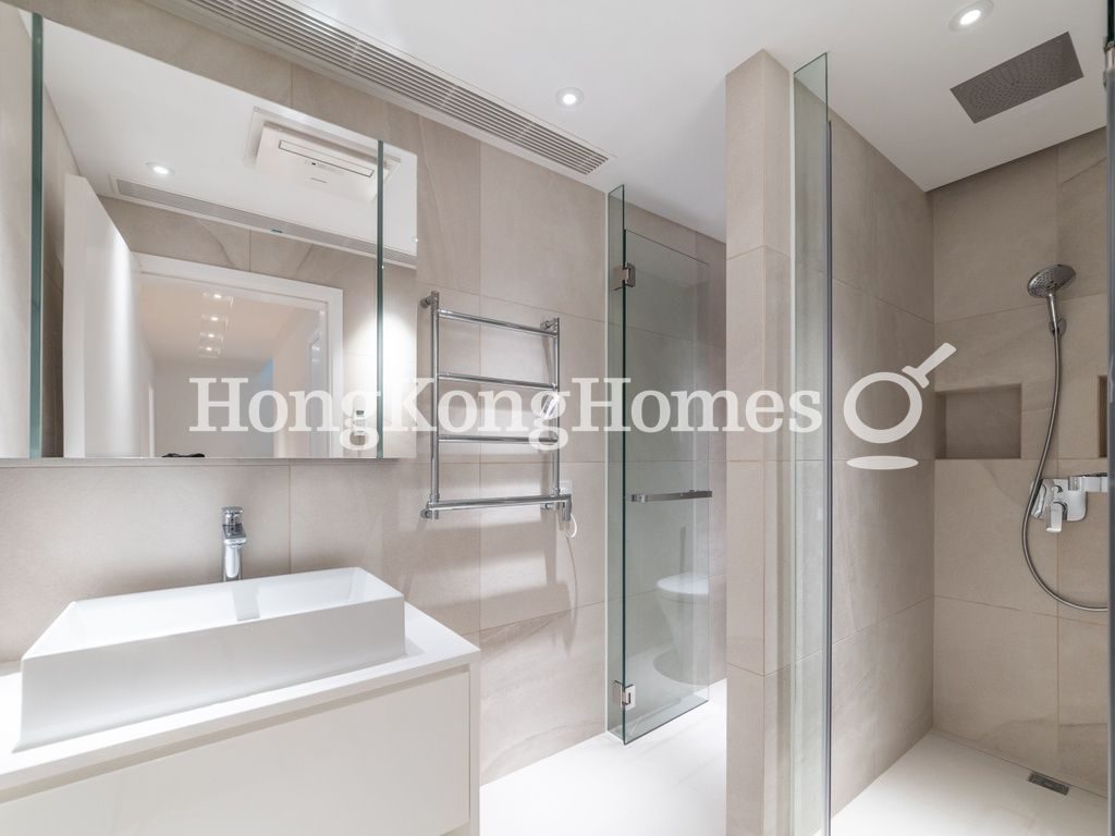 Guest Bathroom — 加列山道29-33號，山頂