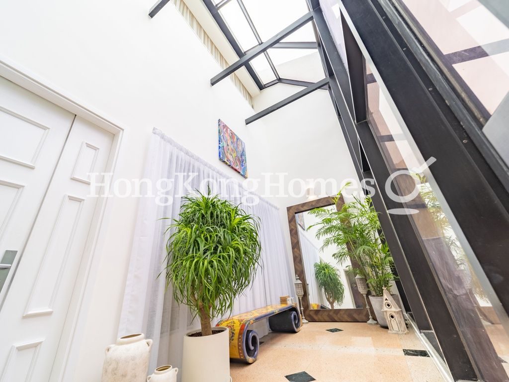 Front Entrance — 愉景灣 3 期 - 蔚陽 - 海蜂徑，愉景灣