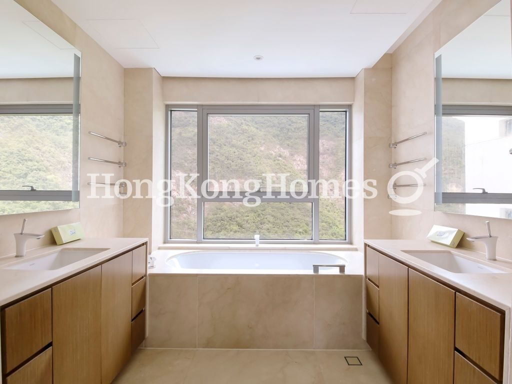 Master Bathroom — The Repulse Bay - de Ricou, Repulse Bay