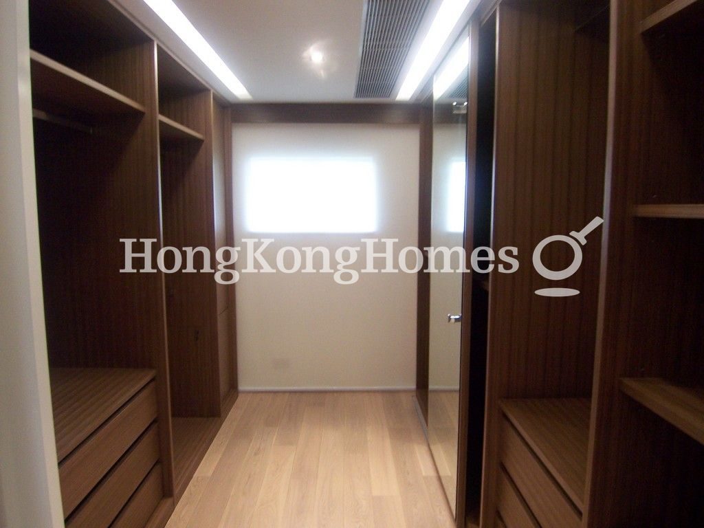 Built-in Wardrobe in Master Bedroom — Strawberry Hill, The Peak