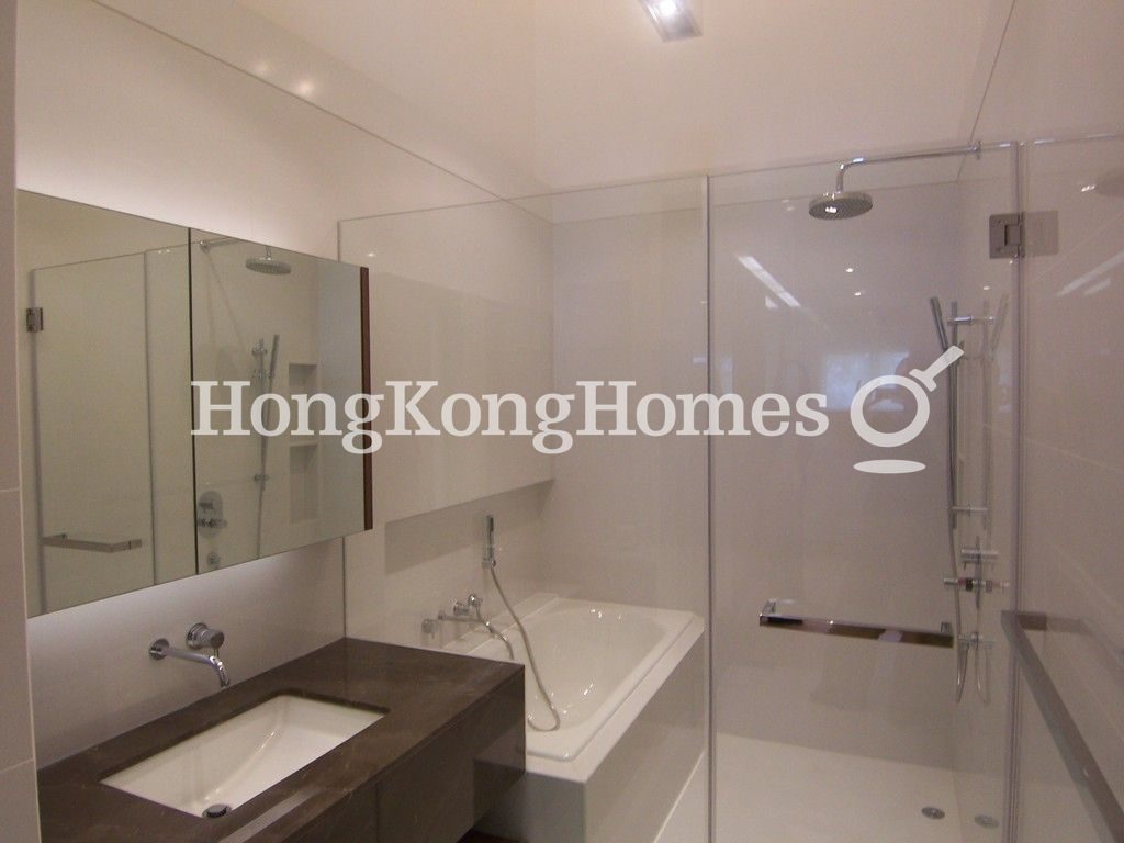 Master Bathroom — Strawberry Hill, The Peak