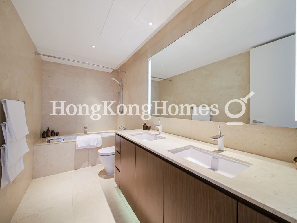 Guest Bathroom — The Repulse Bay - de Ricou, Repulse Bay