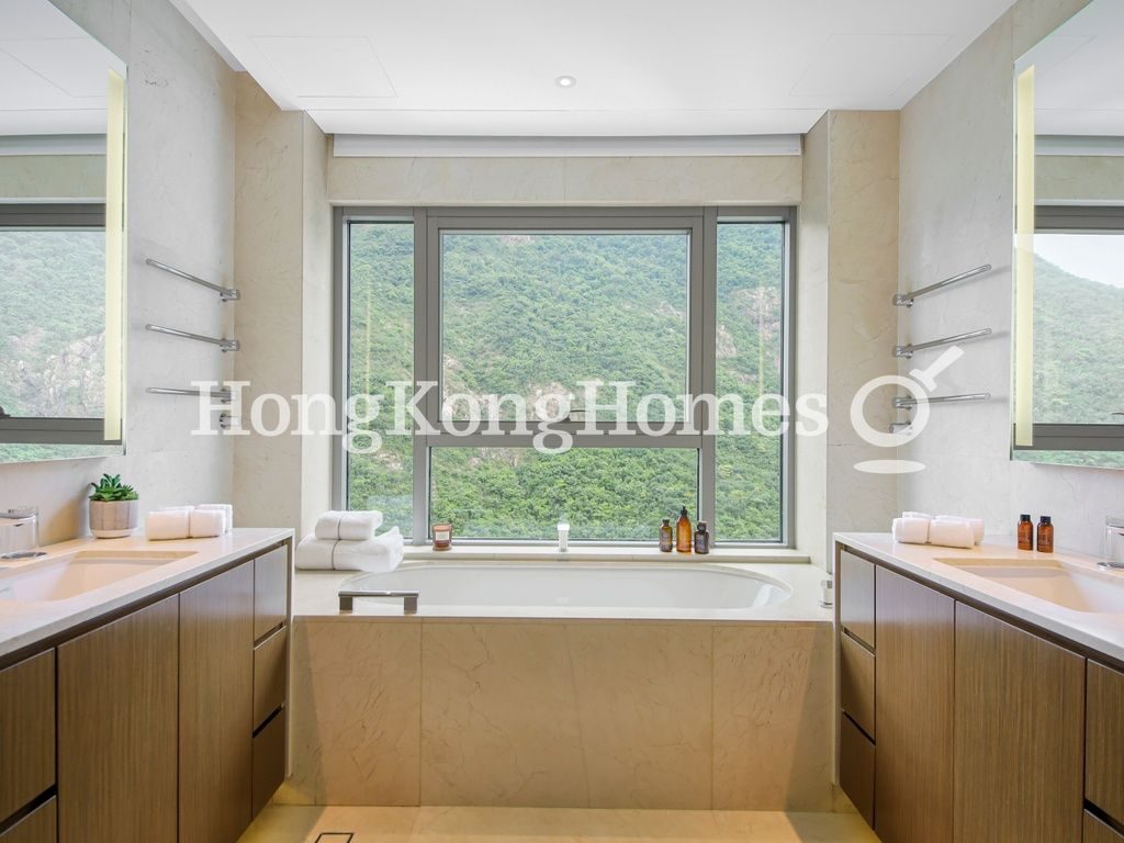 Master Bathroom — The Repulse Bay - de Ricou, Repulse Bay