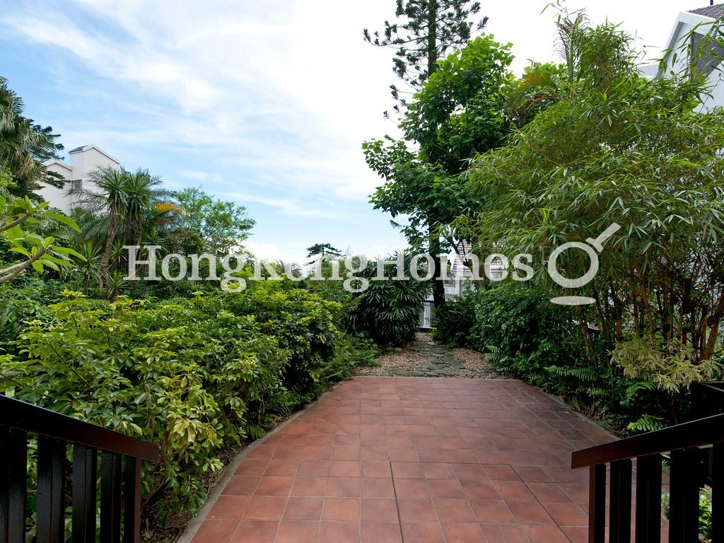 Private Garden off Family Room — 山景花園別墅，山頂