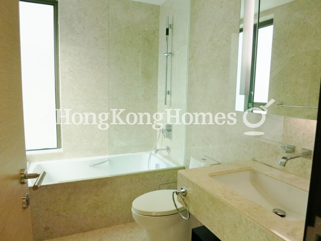 Guest Bathroom — 加列山道 74 號，山頂