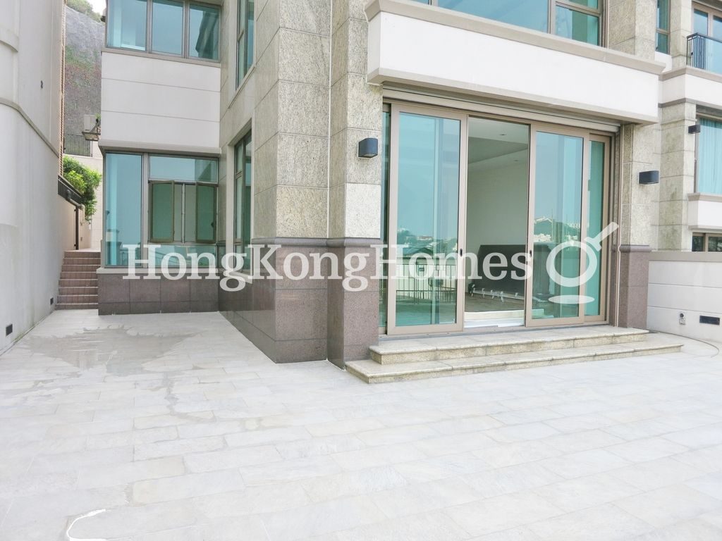 Private Terrace off Living Room — 加列山道 74 號，山頂