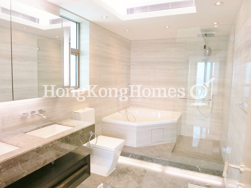 Master Bathroom — 加列山道 74 號，山頂