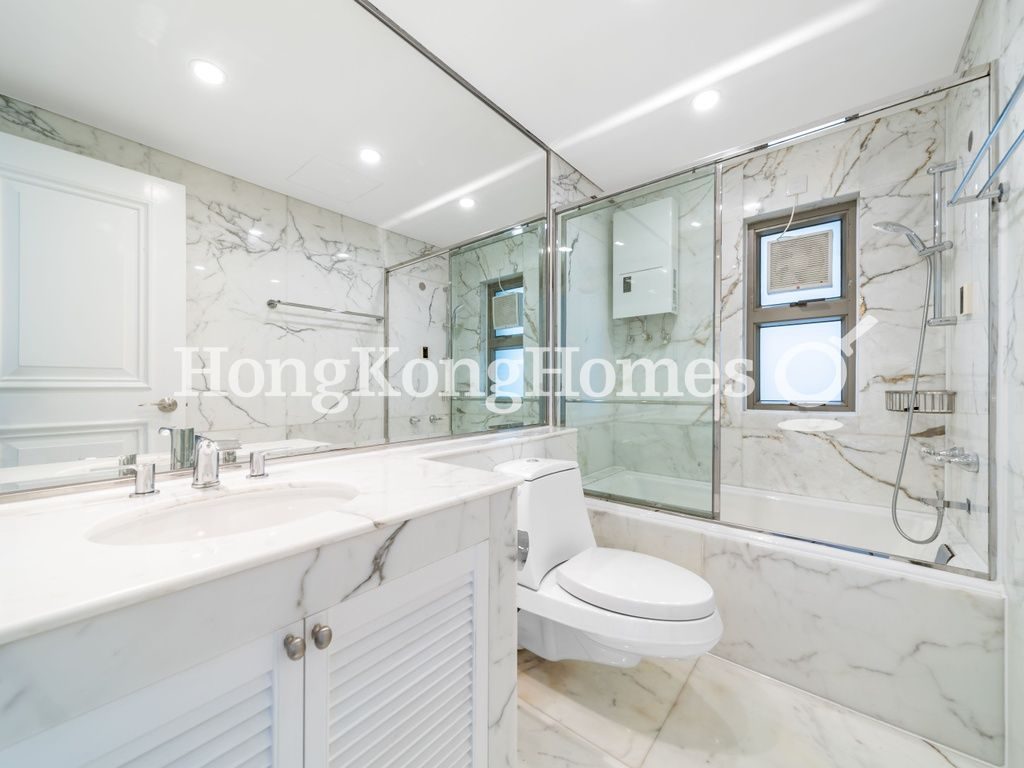 Guest Bathroom — Mount Austin Estate, The Peak