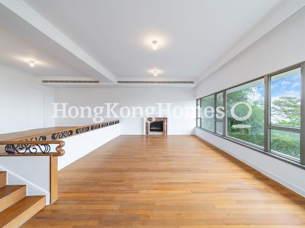 Living and Dining Room — Mount Austin Estate, The Peak