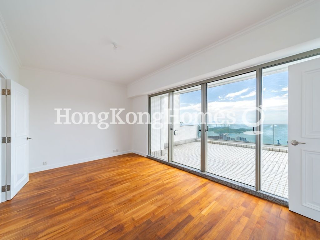 Second Ensuite Bedroom — Mount Austin Estate, The Peak