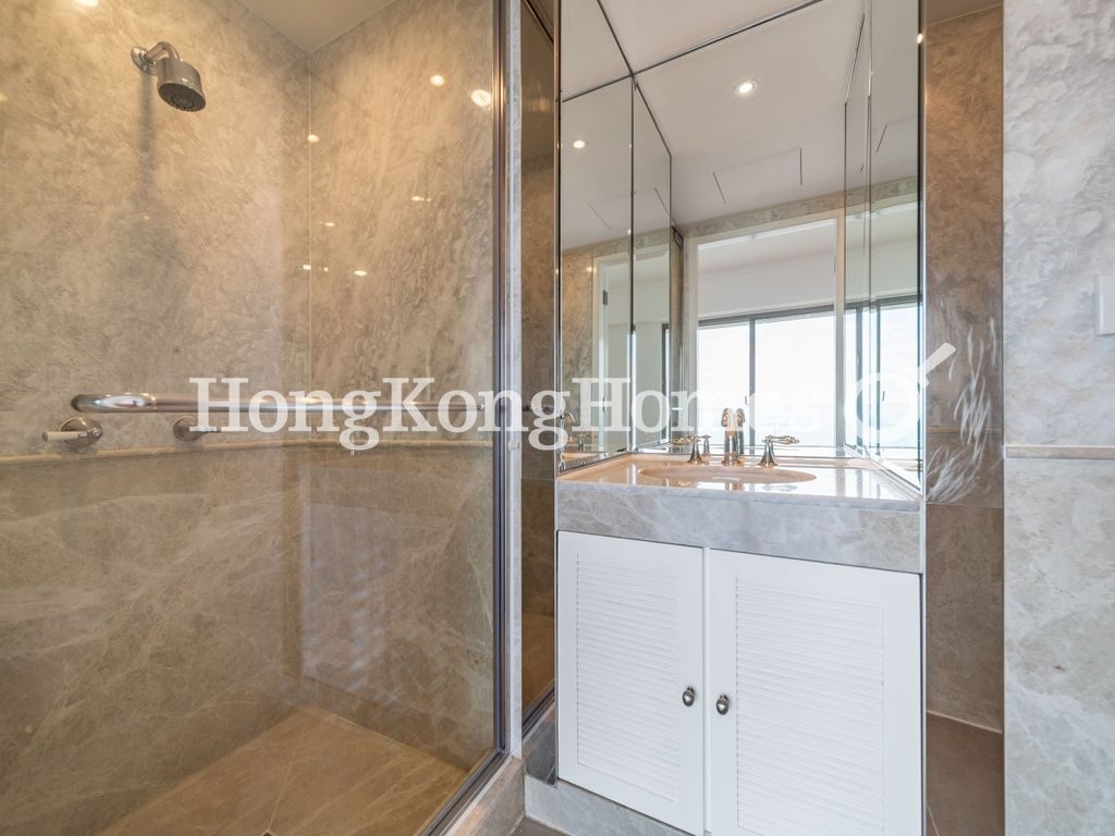 Second Ensuite Bathroom — Mount Austin Estate, The Peak