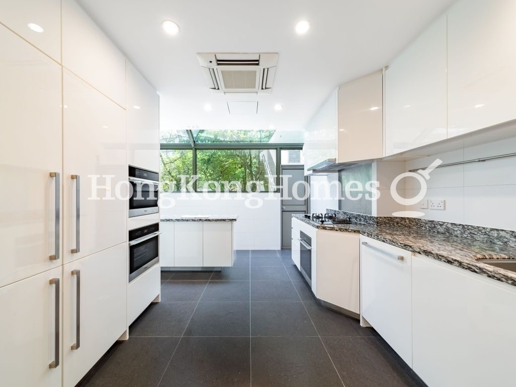 Kitchen — Mount Austin Estate, The Peak