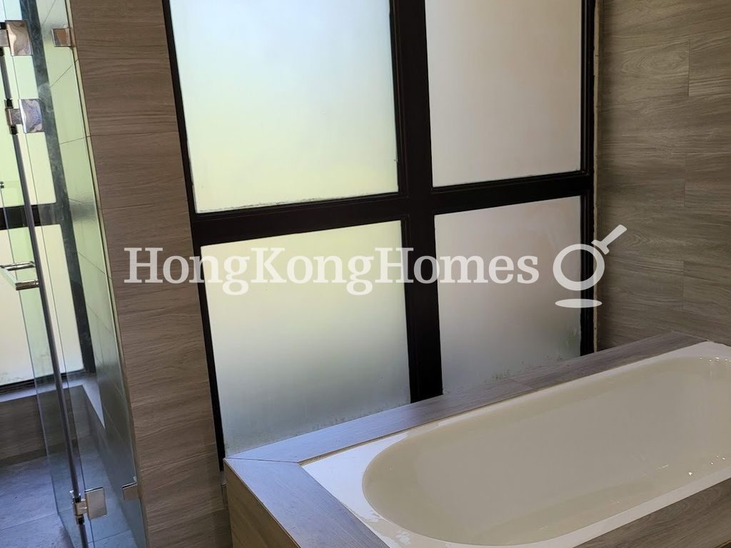 Master Bathroom — 深水灣道51- 55號，深水灣