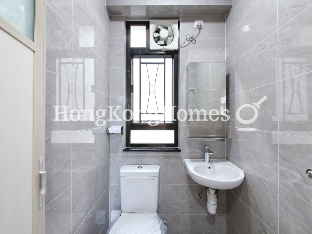 Master Bathroom — 安峰大廈，西半山