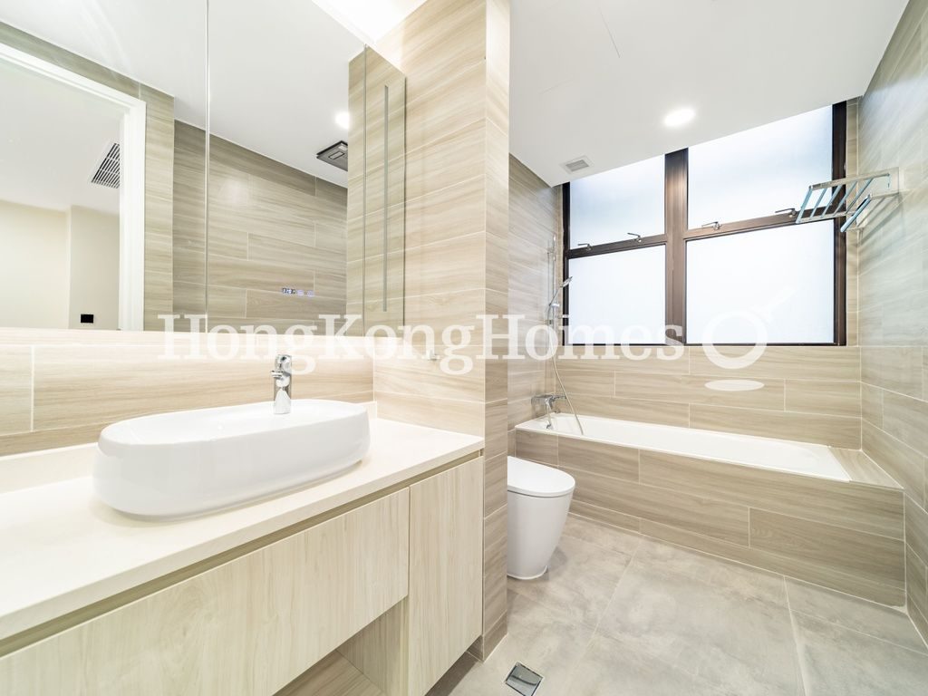 Guest Bathroom — 深水灣道51- 55號，深水灣