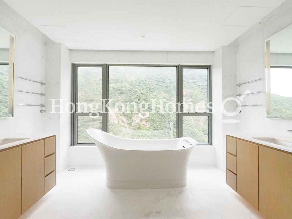 Master Bathroom — The Repulse Bay - de Ricou, Repulse Bay